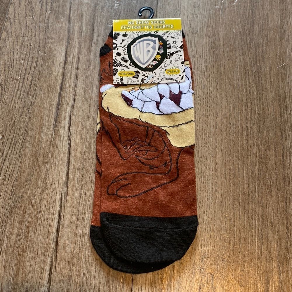 Looney Tunes Taz Woman’s Fashion No Show Socks (size 4-10)